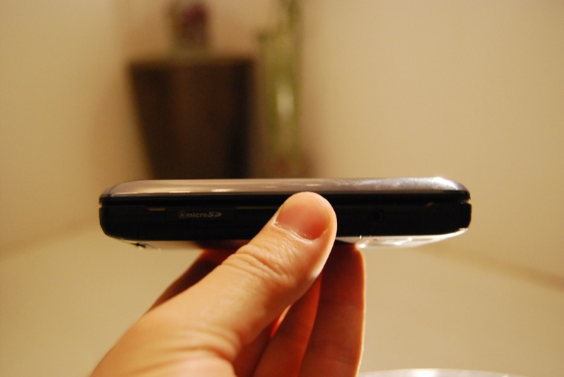 Illustration for article titled Verizon's LG VX10000 Voyager Revealed and Groped (with Gallery)